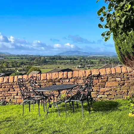 בית נופש Fell View - Dog-friendly House, Enclosed Garden & Great Views