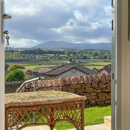 Fell View - Dog-friendly House, Enclosed Garden & Great Views بنريث